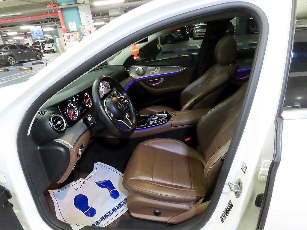 Mercedes-Benz E-Class — photo 06