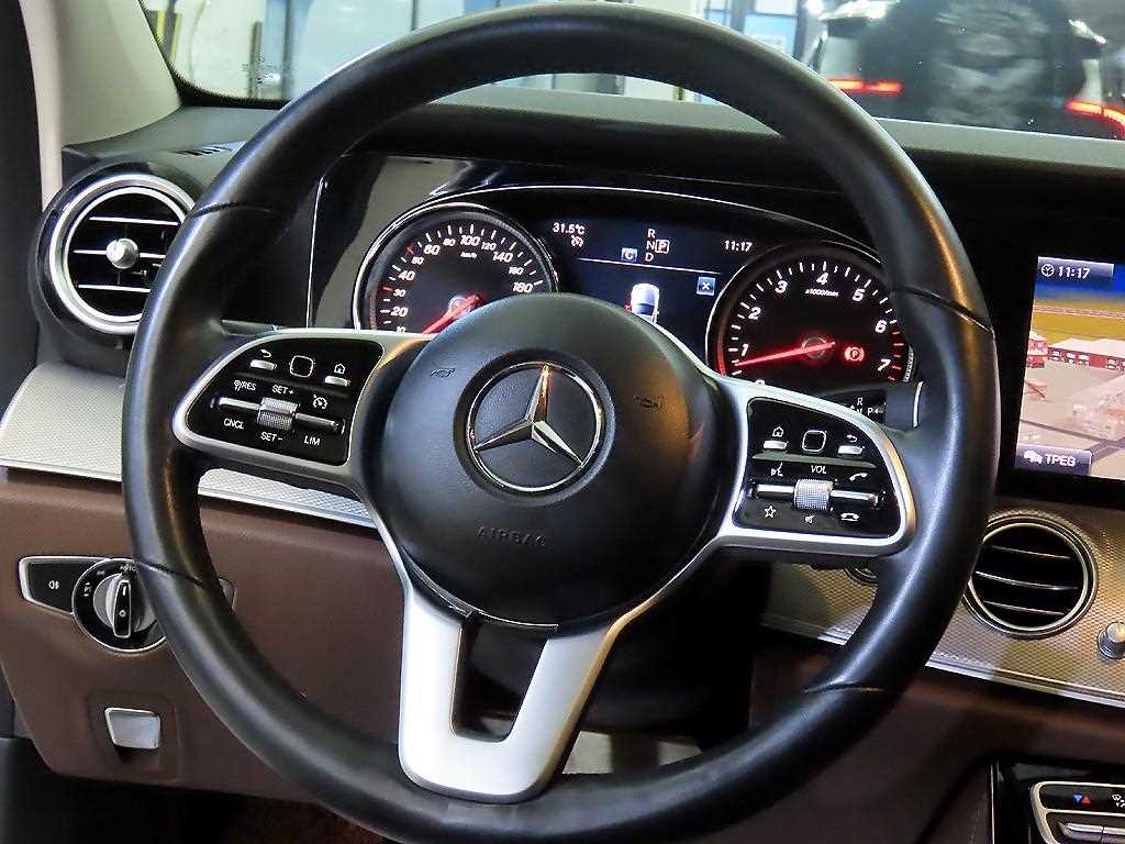 Mercedes-Benz E-Class — photo 08