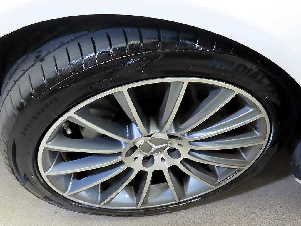 Mercedes-Benz E-Class — photo 20