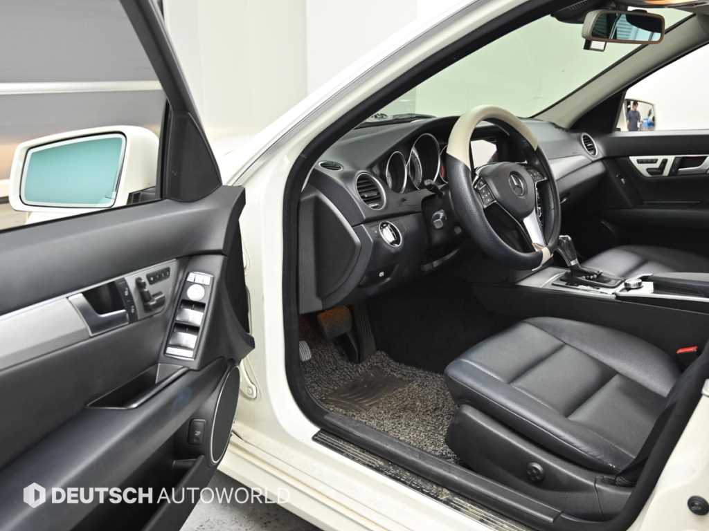 Mercedes-Benz C-Class — photo 11
