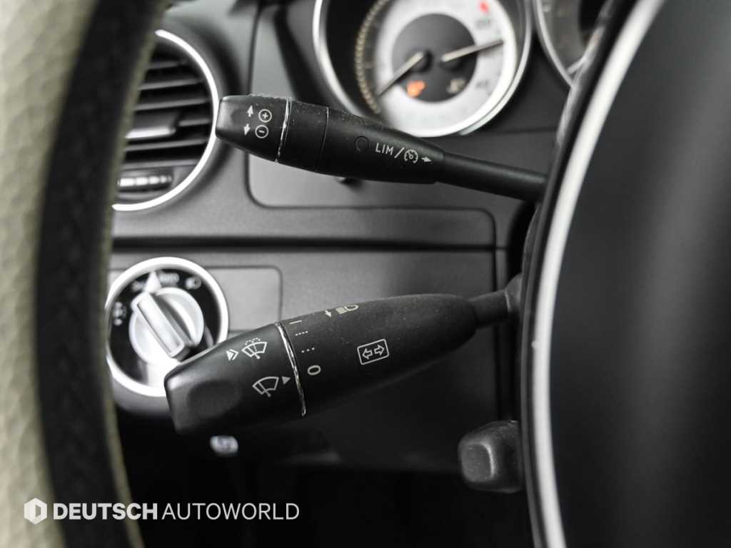 Mercedes-Benz C-Class — photo 16