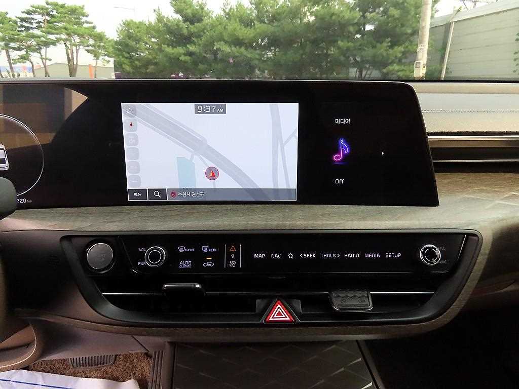 Kia K8 — photo 13