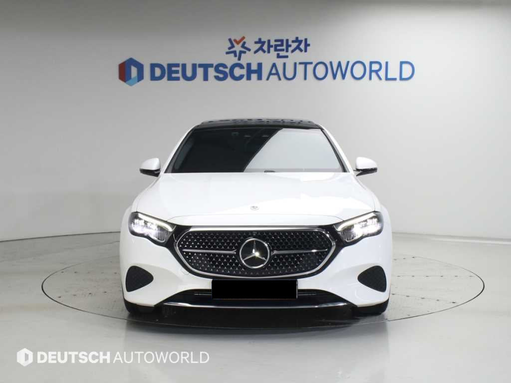 Mercedes-Benz E-Class — photo 03