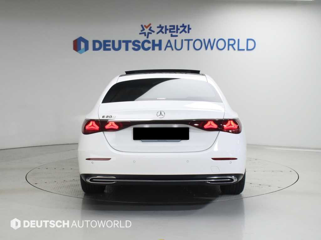 Mercedes-Benz E-Class — photo 04