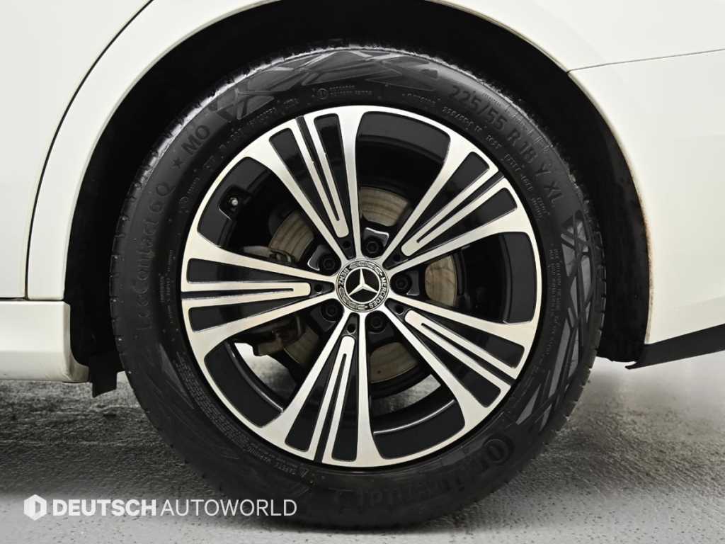 Mercedes-Benz E-Class — photo 05