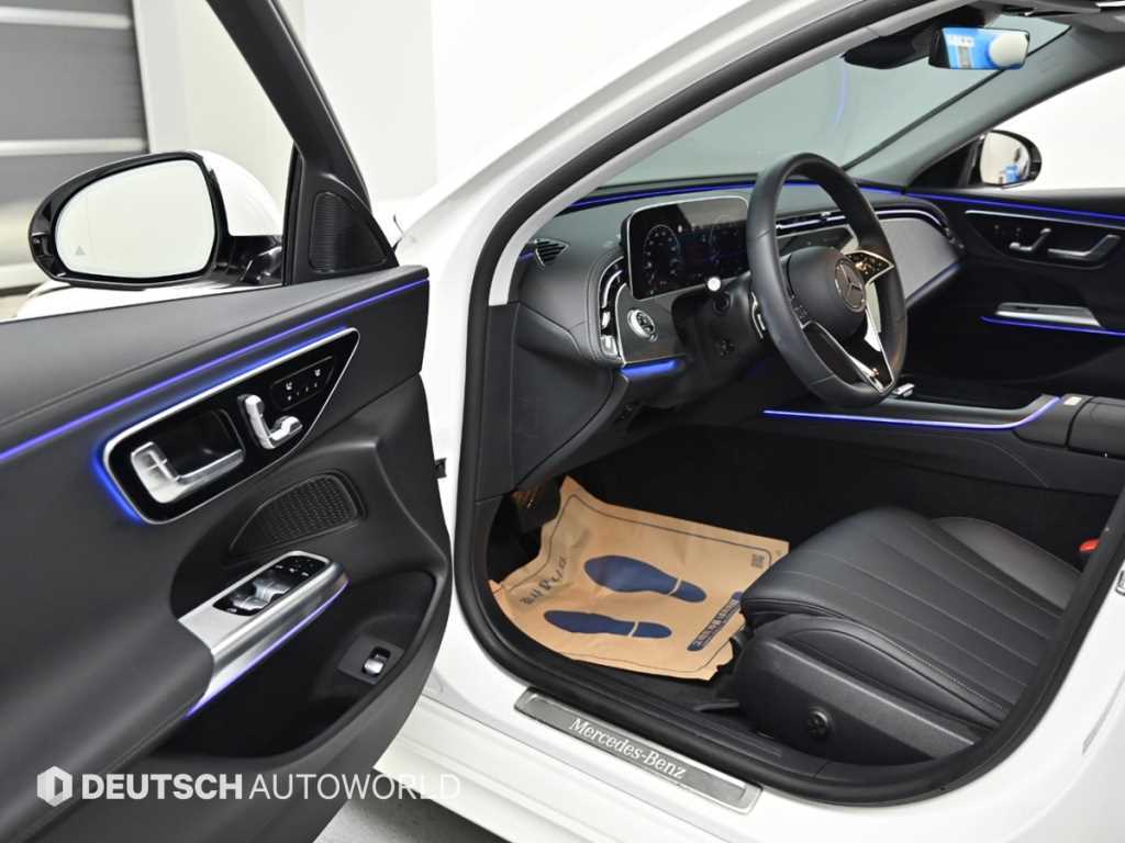 Mercedes-Benz E-Class — photo 11