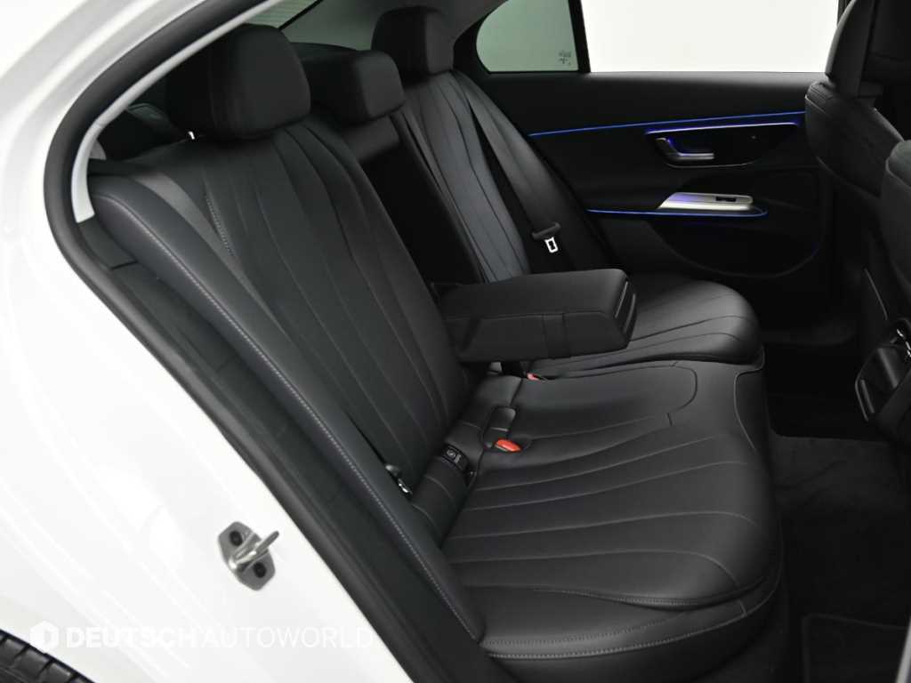 Mercedes-Benz E-Class — photo 12