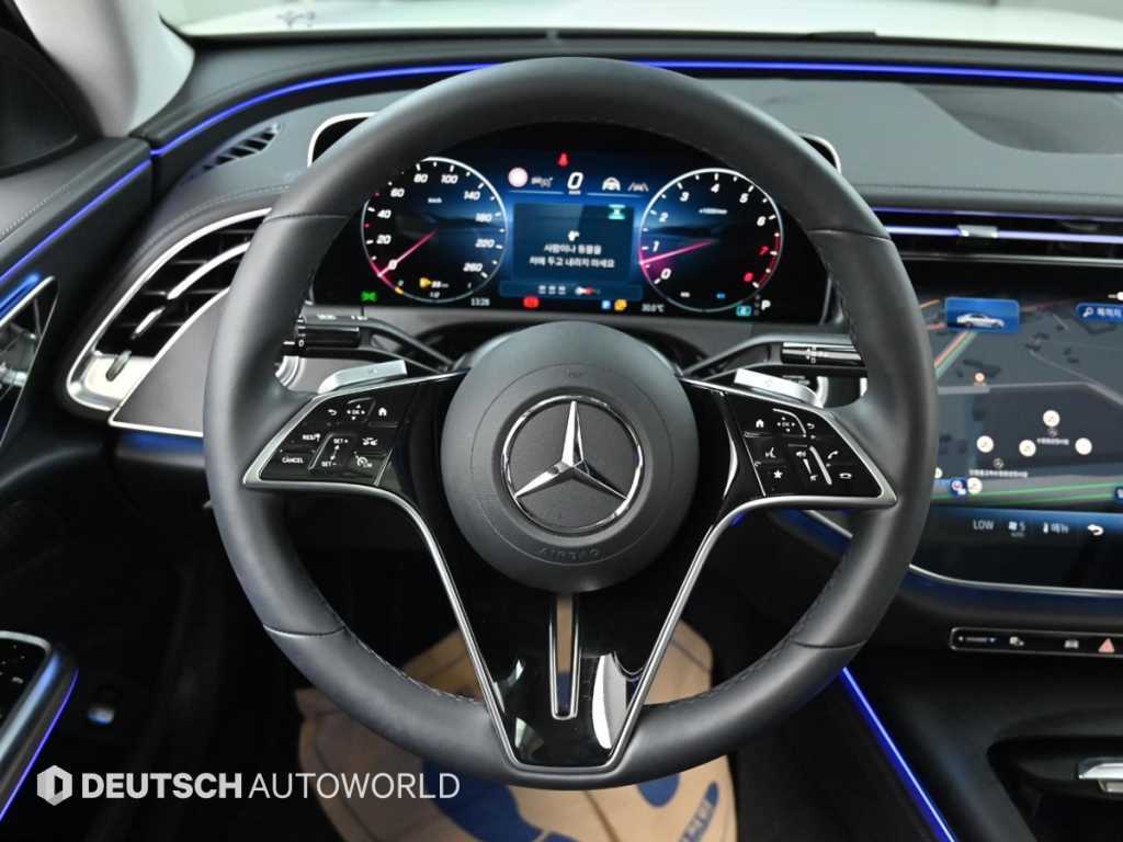Mercedes-Benz E-Class — photo 13