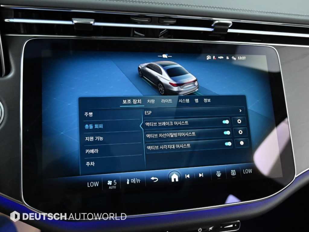 Mercedes-Benz E-Class — photo 17