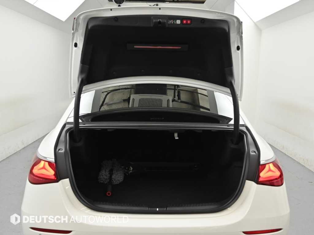 Mercedes-Benz E-Class — photo 19