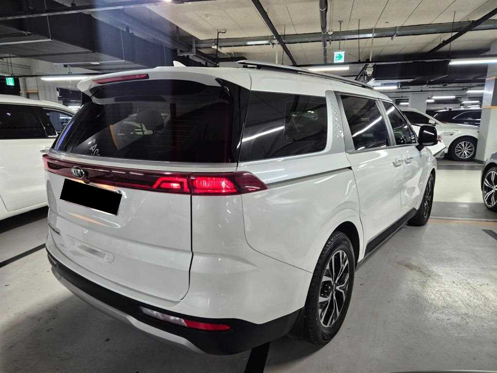 Kia Carnival — photo 02