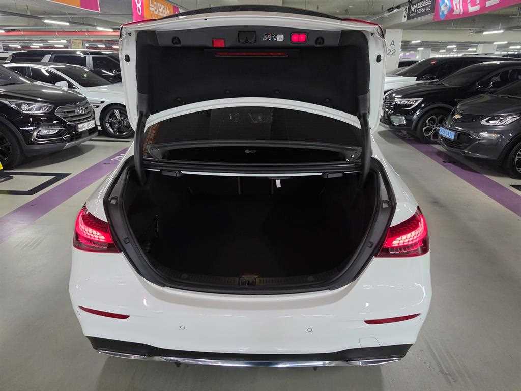 Mercedes-Benz E-Class — photo 05
