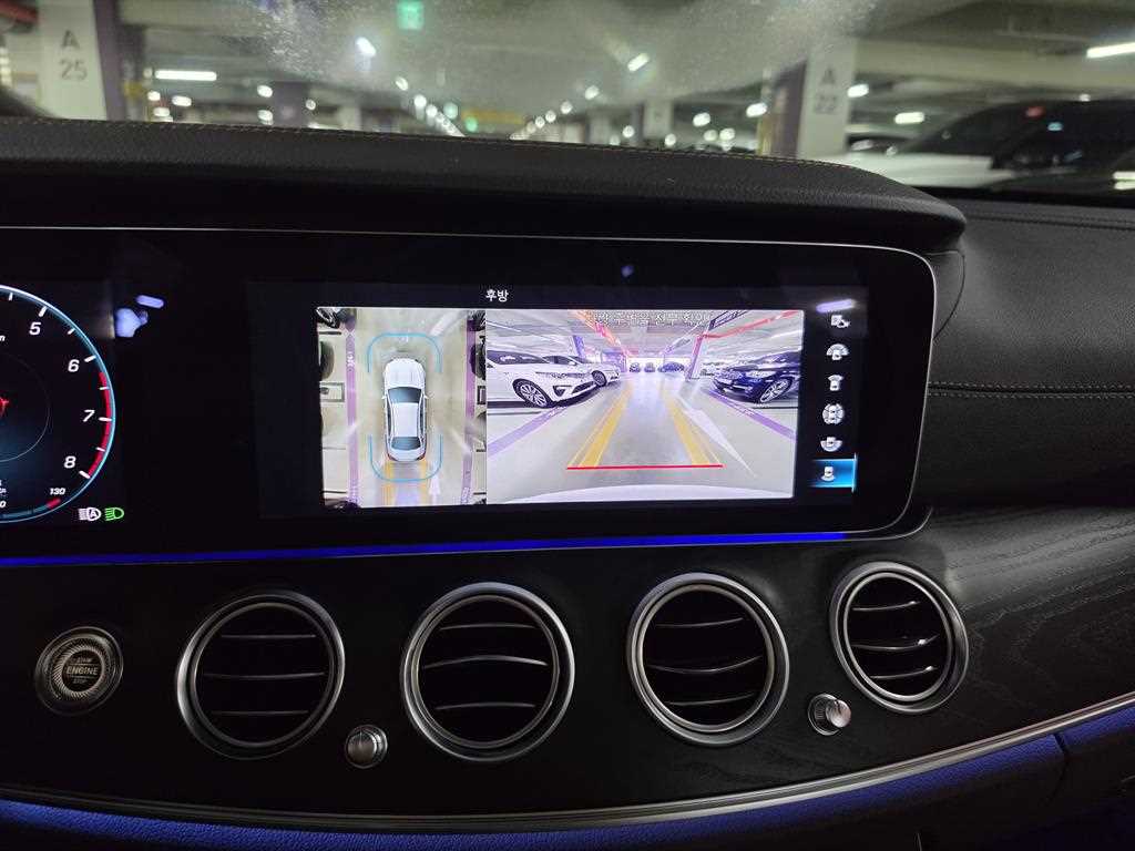 Mercedes-Benz E-Class — photo 11