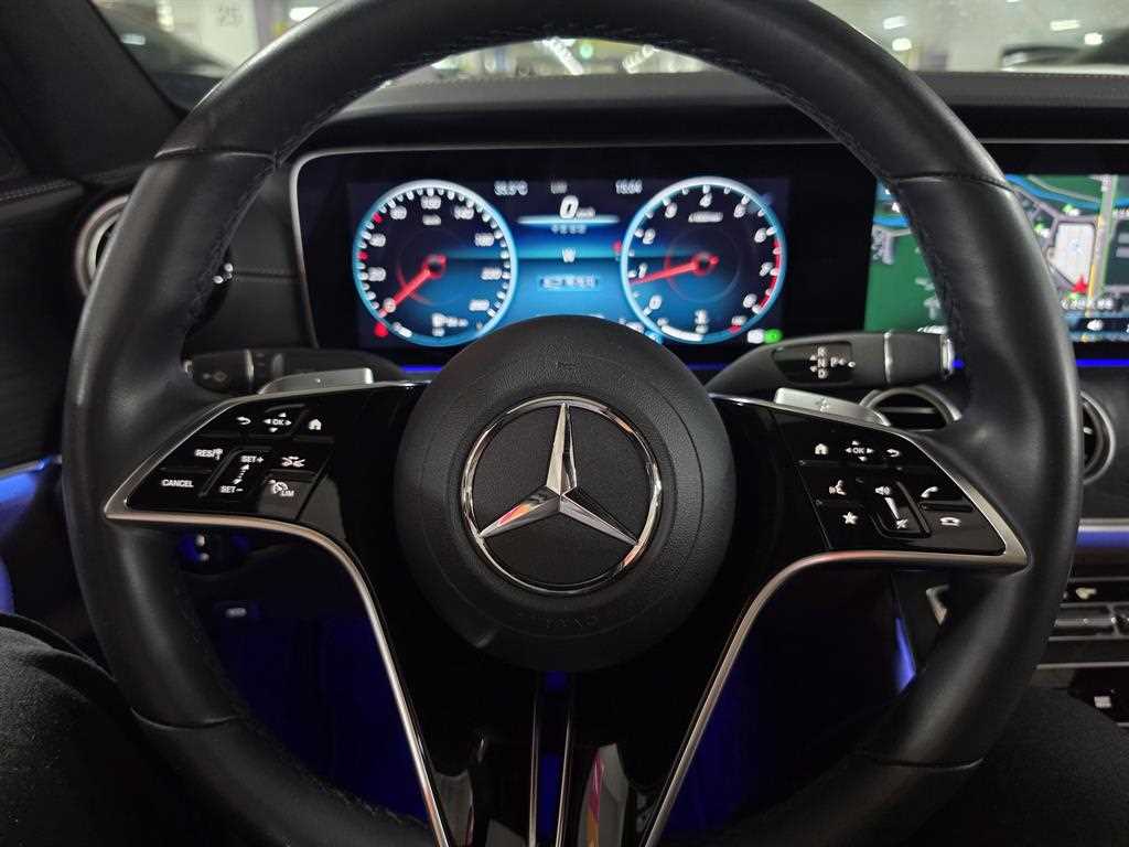 Mercedes-Benz E-Class — photo 12