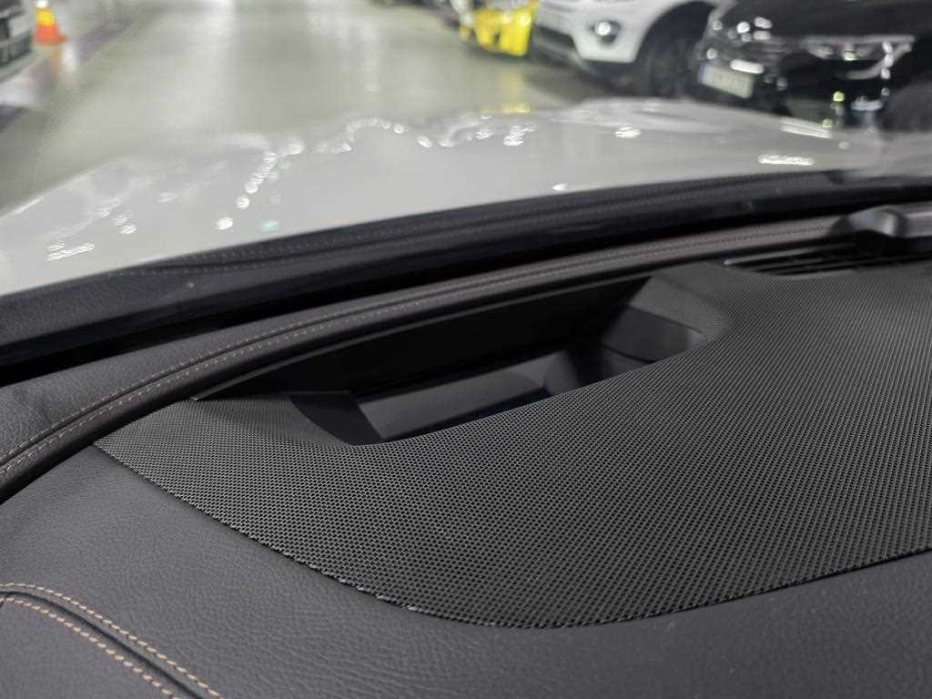 Mercedes-Benz E-Class — photo 14