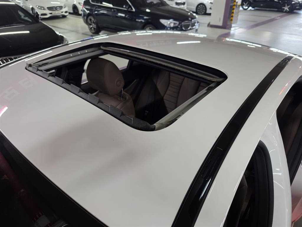 Mercedes-Benz E-Class — photo 17