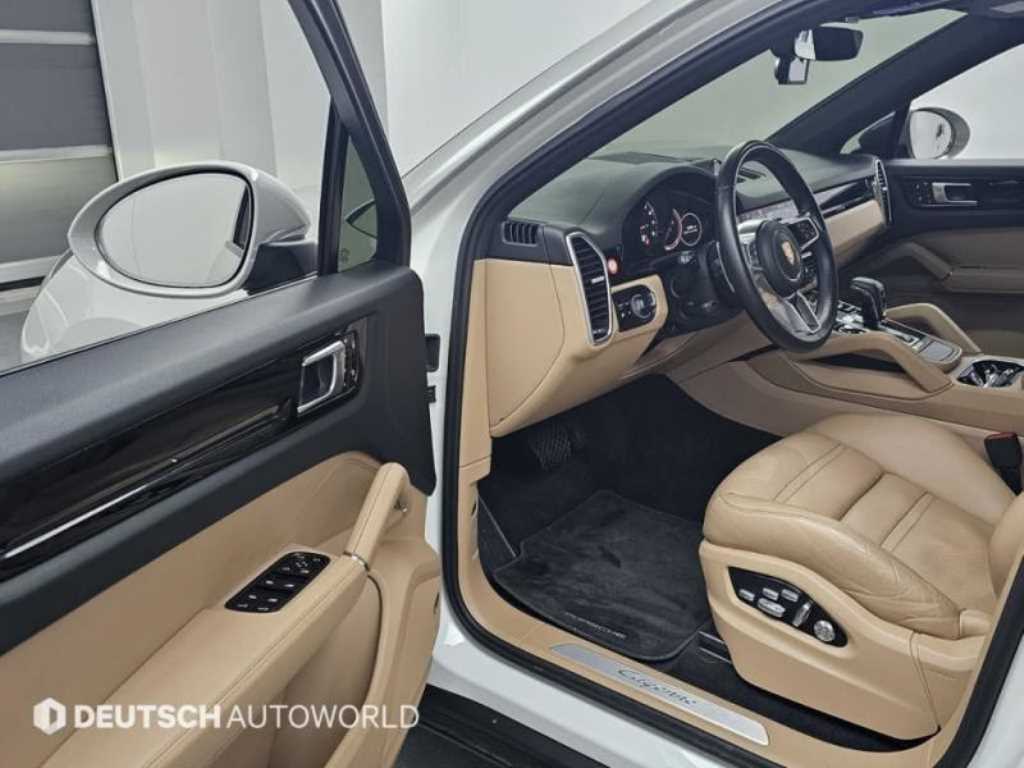 Porsche Cayenne — photo 11