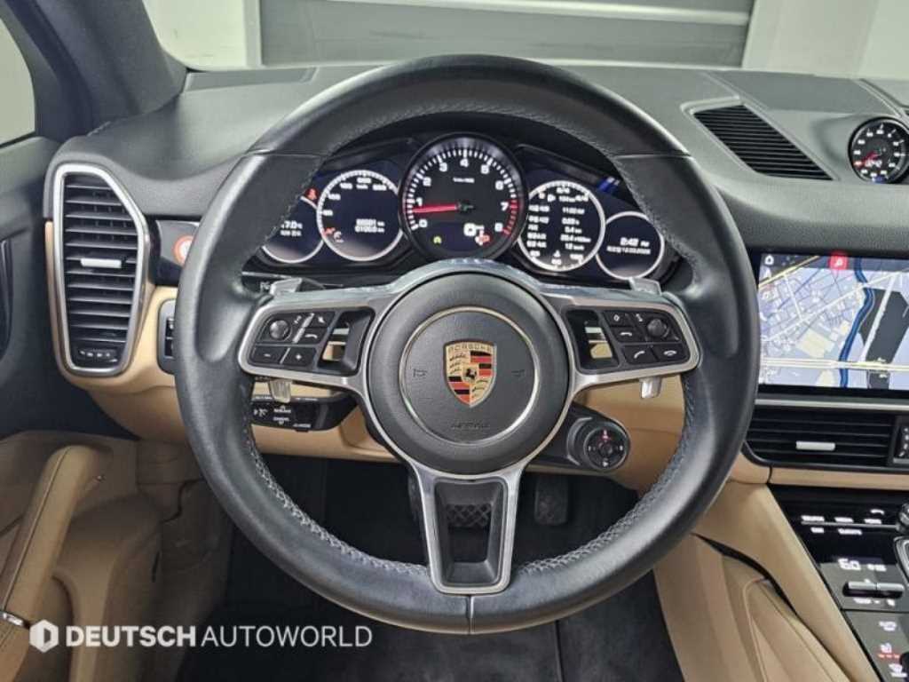 Porsche Cayenne — photo 13