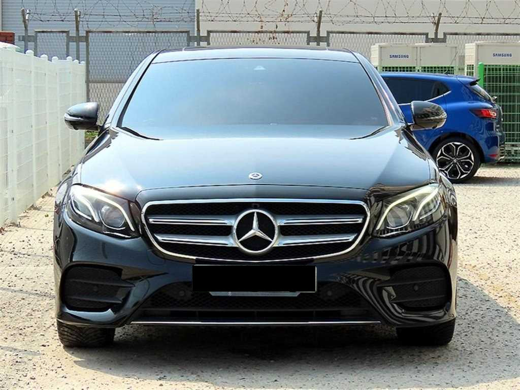 Mercedes-Benz E-Class — photo 01