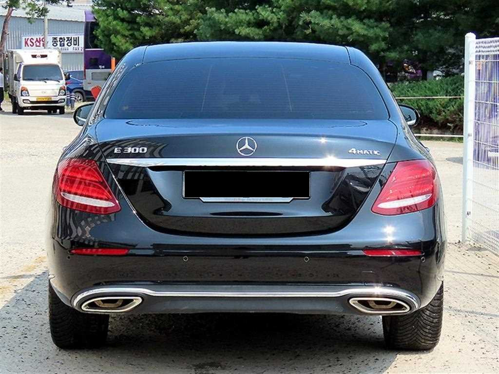 Mercedes-Benz E-Class — photo 04