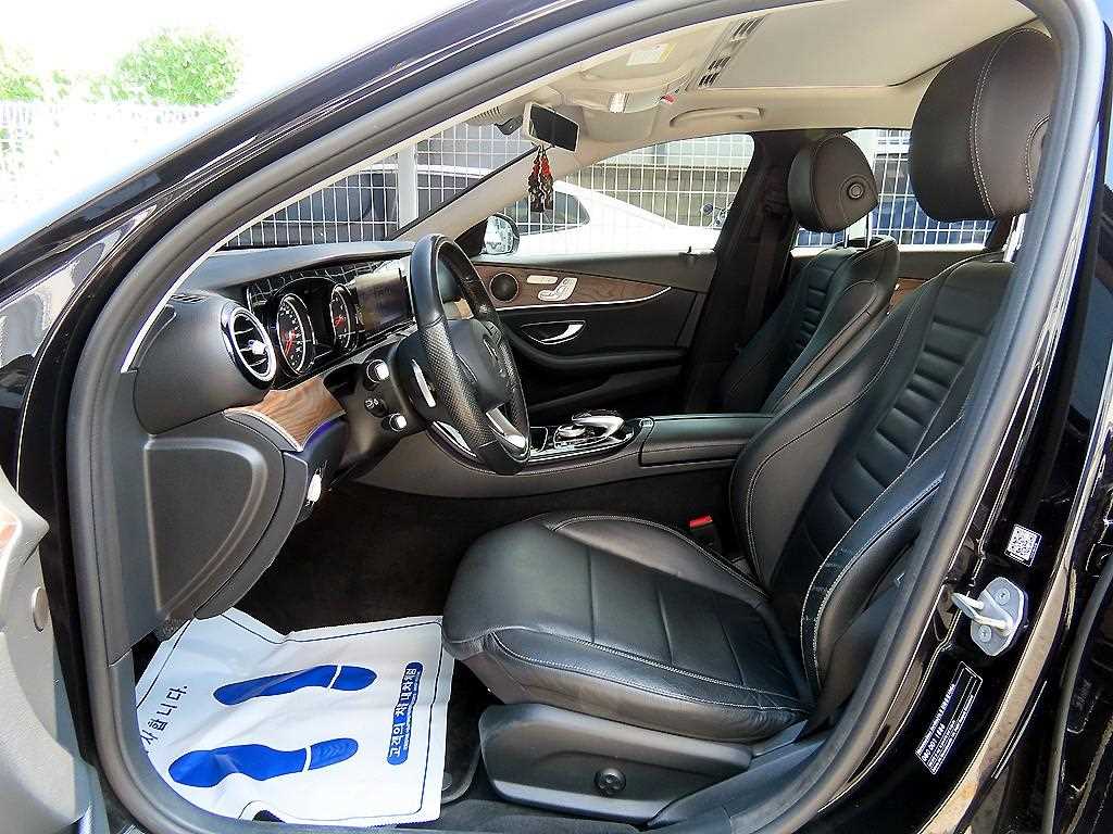 Mercedes-Benz E-Class — photo 05