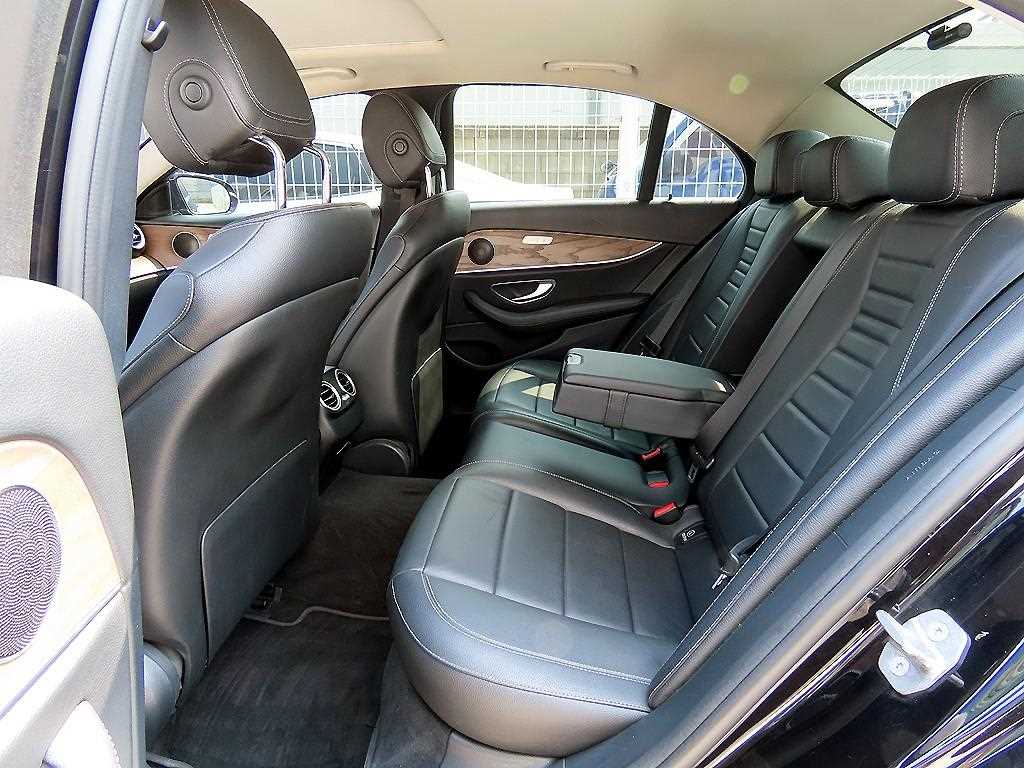 Mercedes-Benz E-Class — photo 06