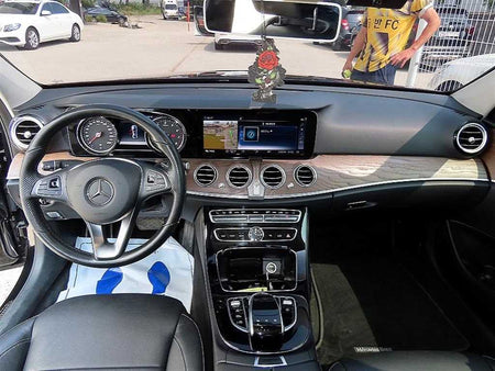 Mercedes-Benz E-Class — photo 07
