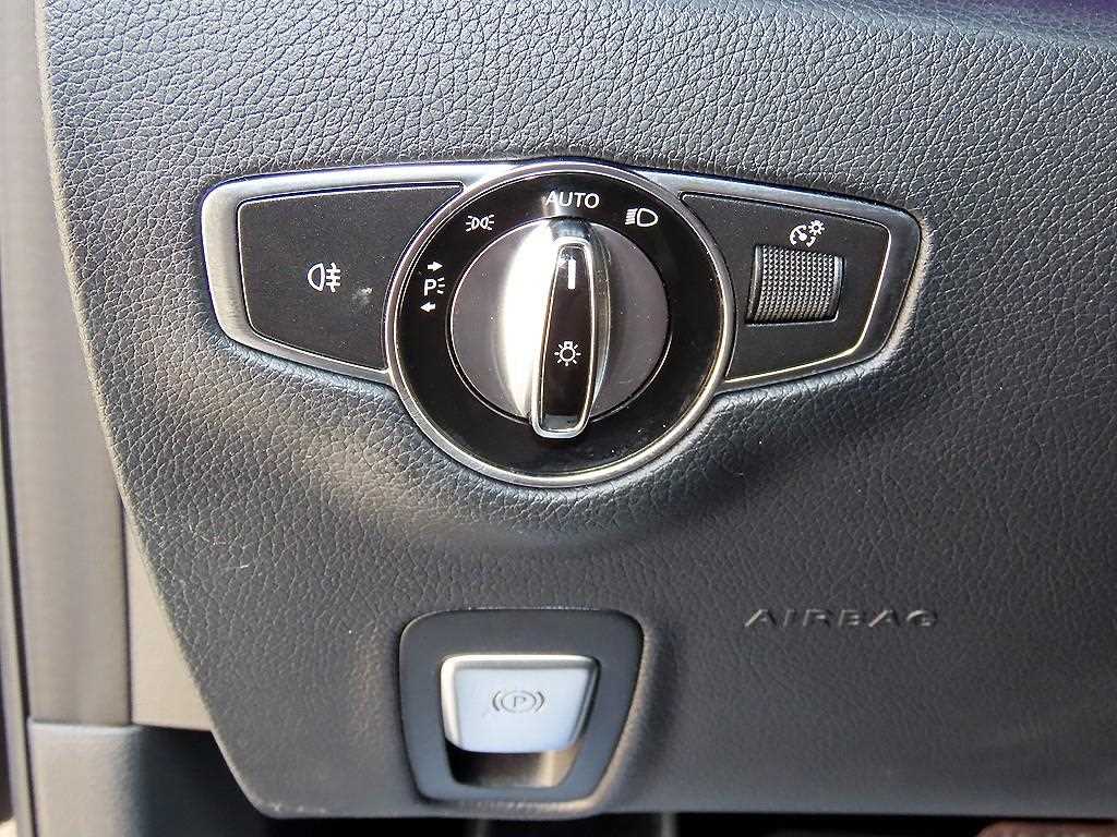 Mercedes-Benz E-Class — photo 12