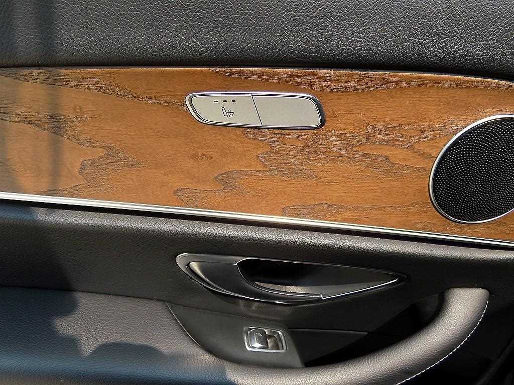 Mercedes-Benz E-Class — photo 16