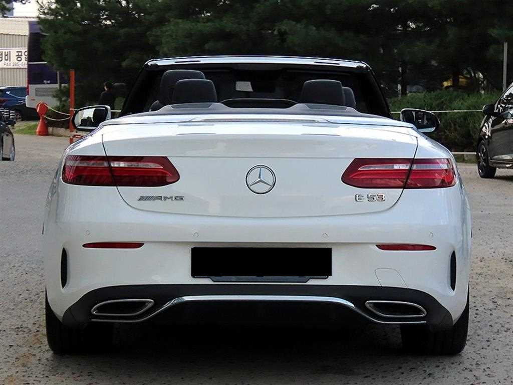 Mercedes-Benz E-Class — photo 08