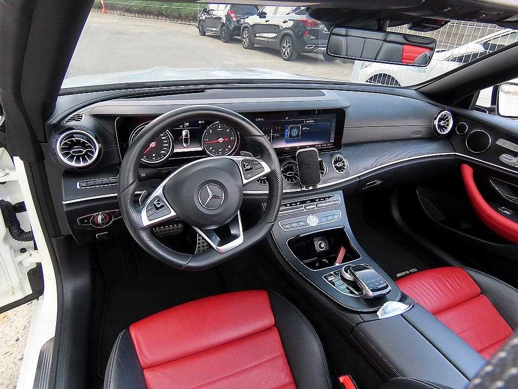 Mercedes-Benz E-Class — photo 12