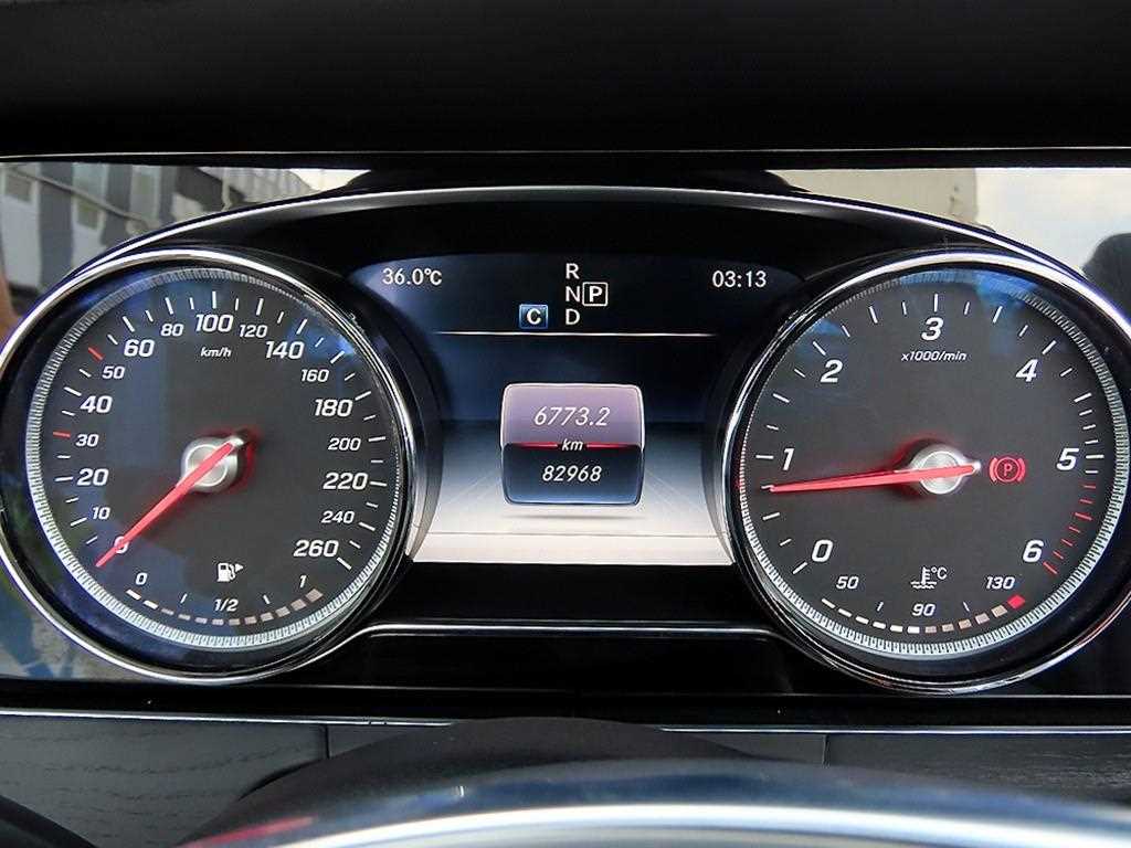 Mercedes-Benz E-Class — photo 14