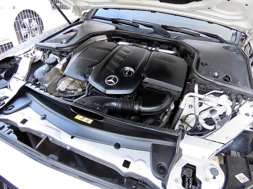 Mercedes-Benz E-Class — photo 19