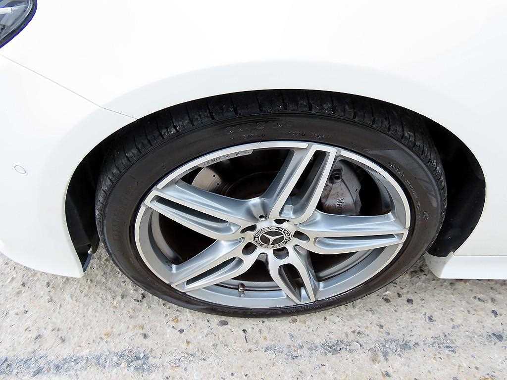 Mercedes-Benz E-Class — photo 20