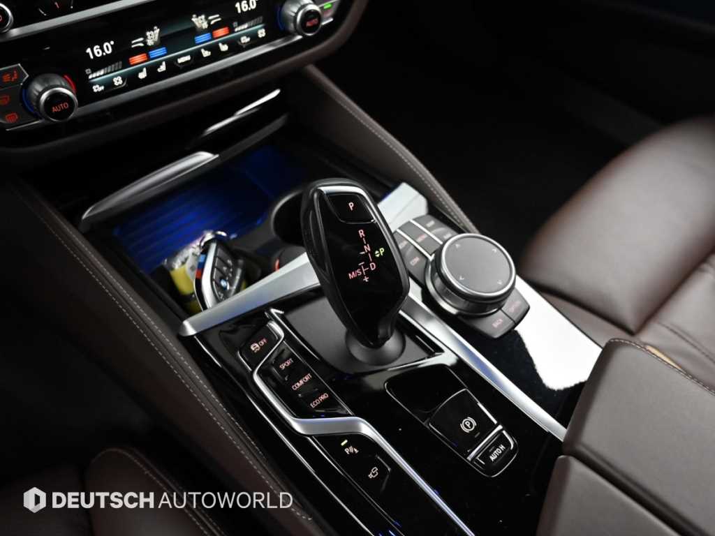 BMW 5-Series — photo 09