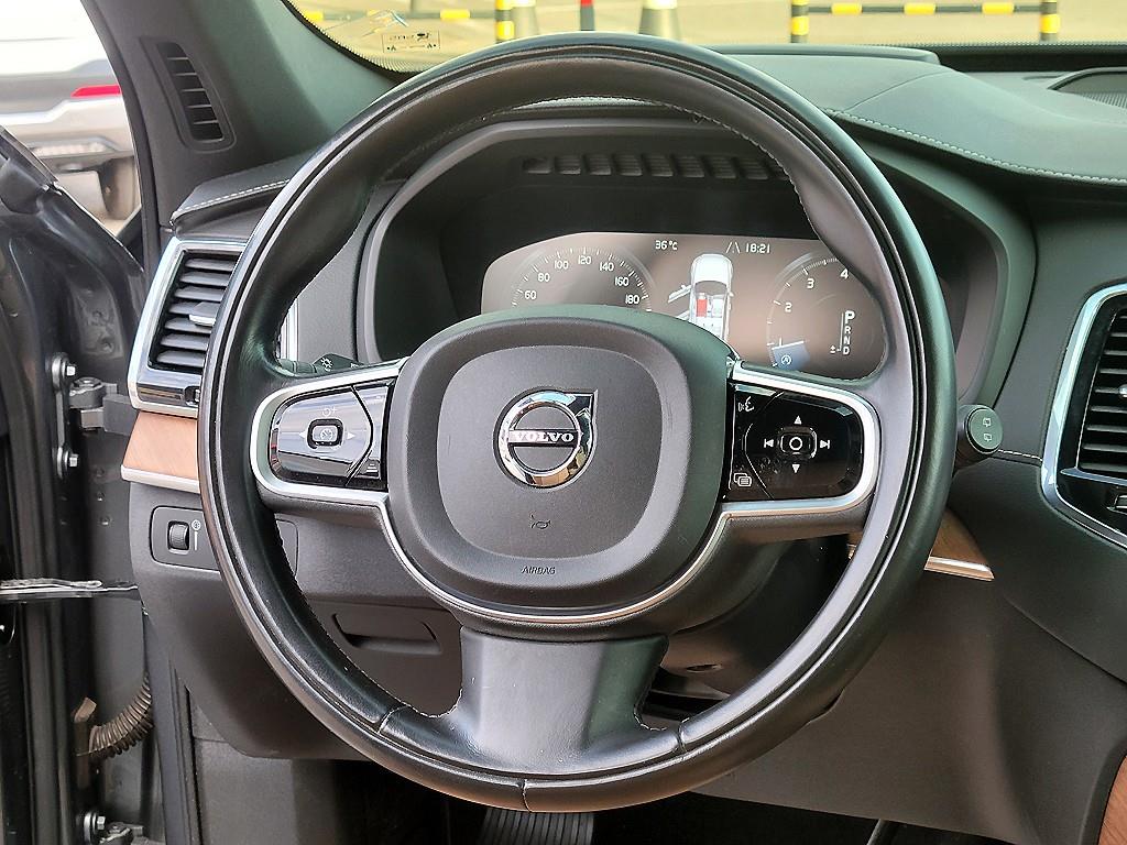Volvo XC90 — photo 08