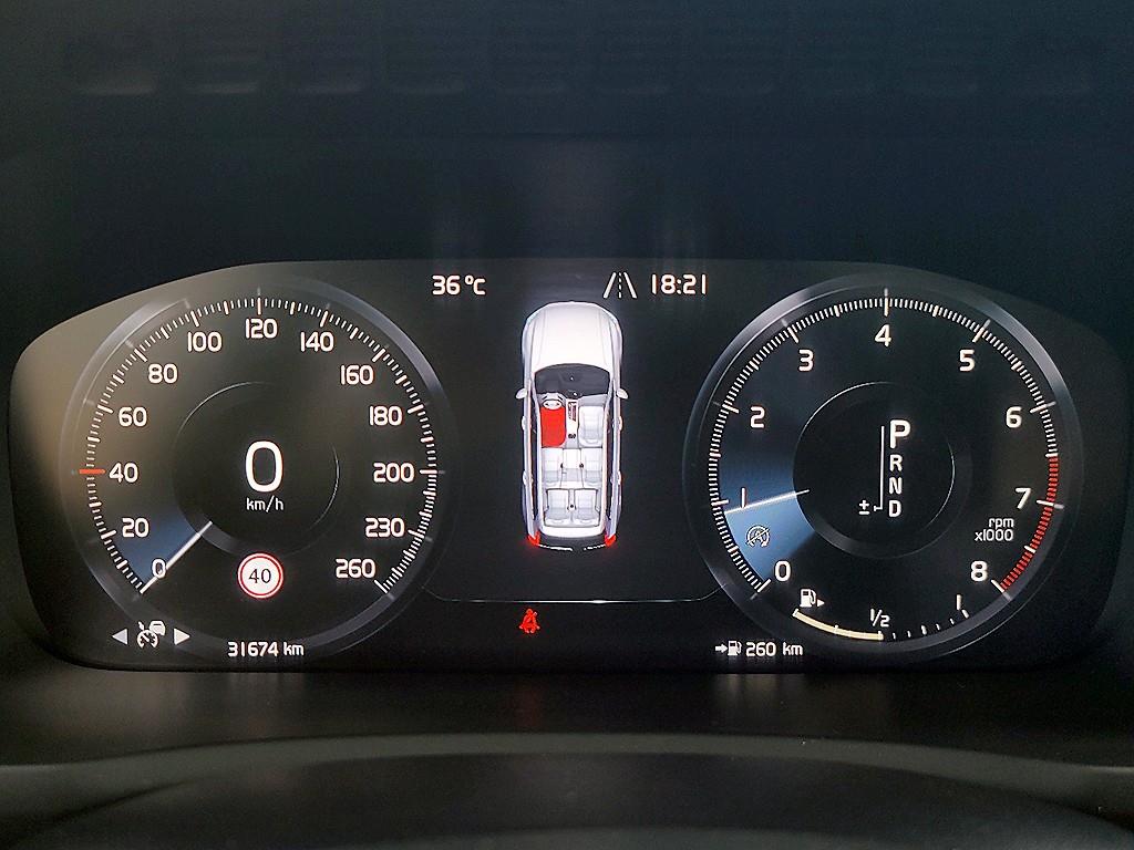 Volvo XC90 — photo 09