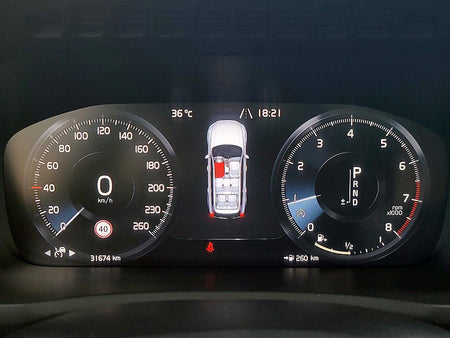 Volvo XC90 — photo 09