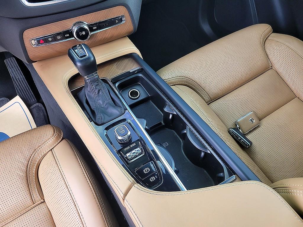 Volvo XC90 — photo 11