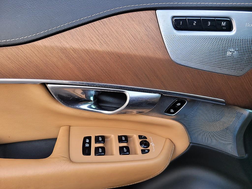 Volvo XC90 — photo 12