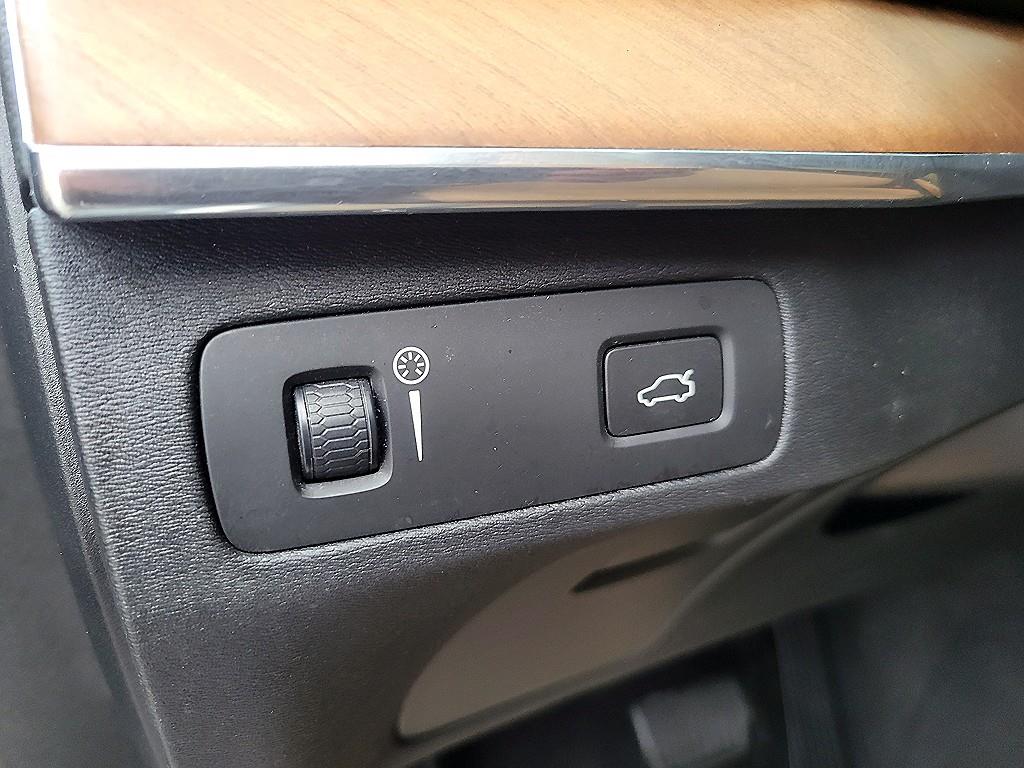 Volvo XC90 — photo 15
