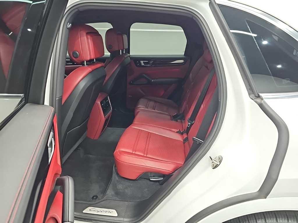 Porsche Cayenne — photo 12