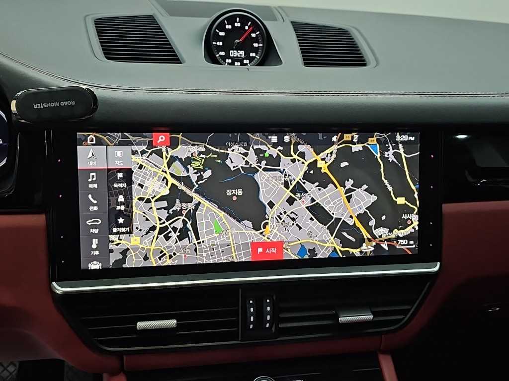 Porsche Cayenne — photo 15