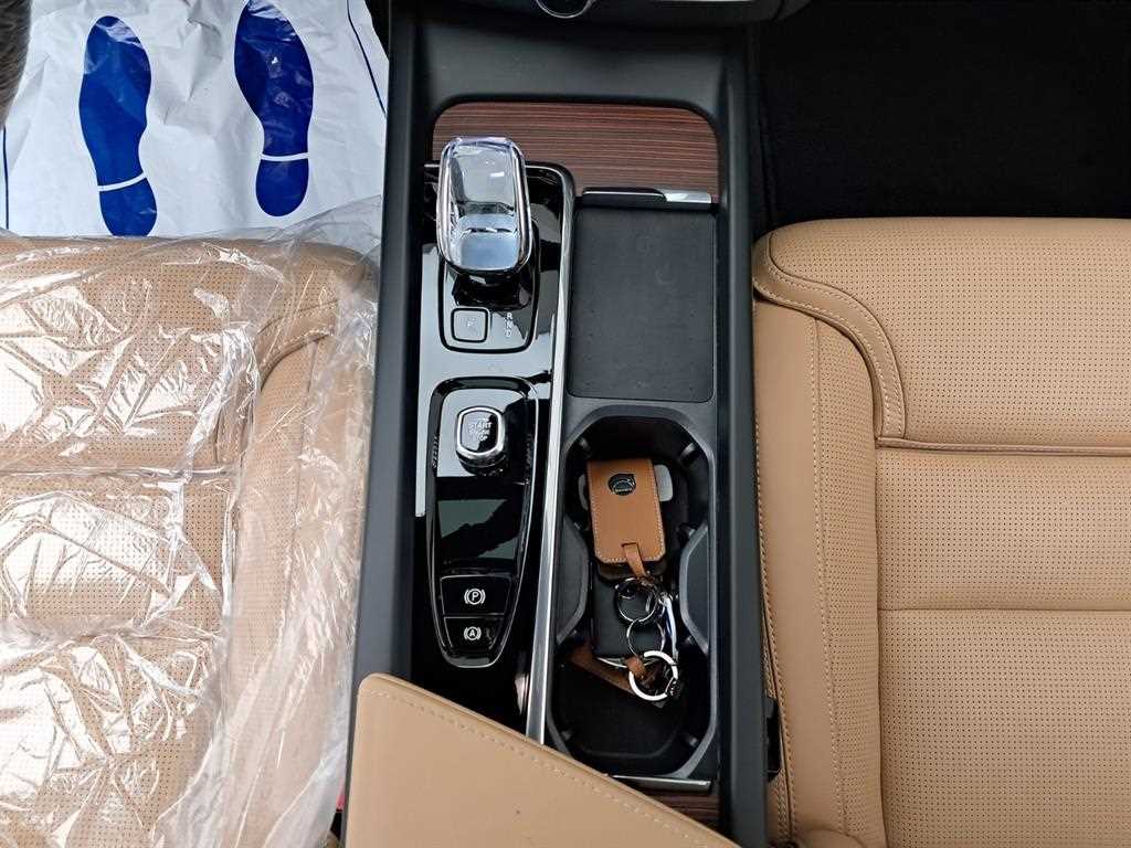 Volvo XC60 — photo 14
