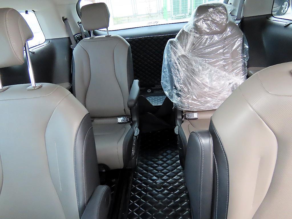 Kia Carnival — photo 07