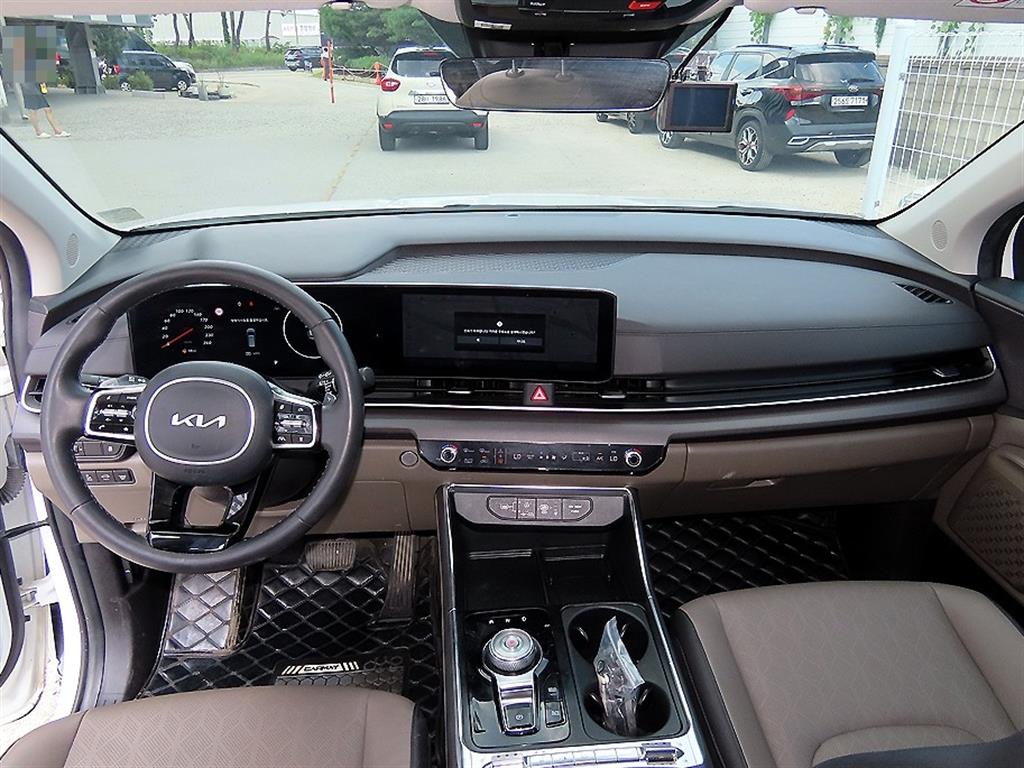 Kia Carnival — photo 08
