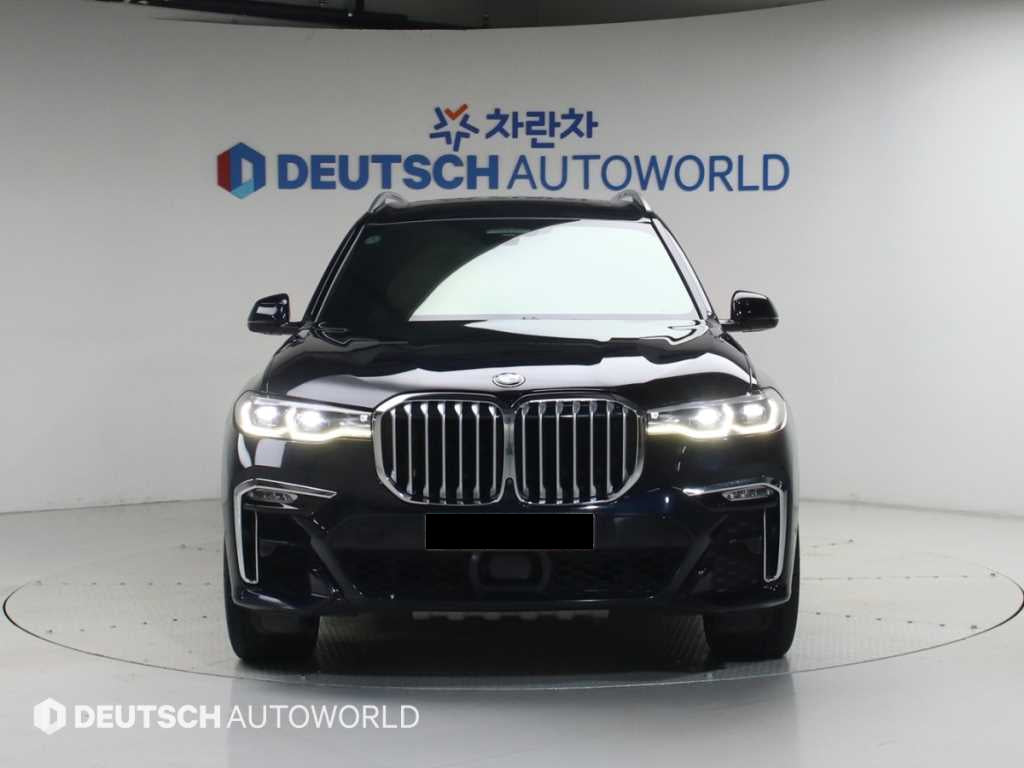 BMW X7 — photo 01