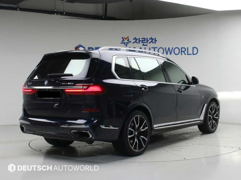 BMW X7 — photo 04