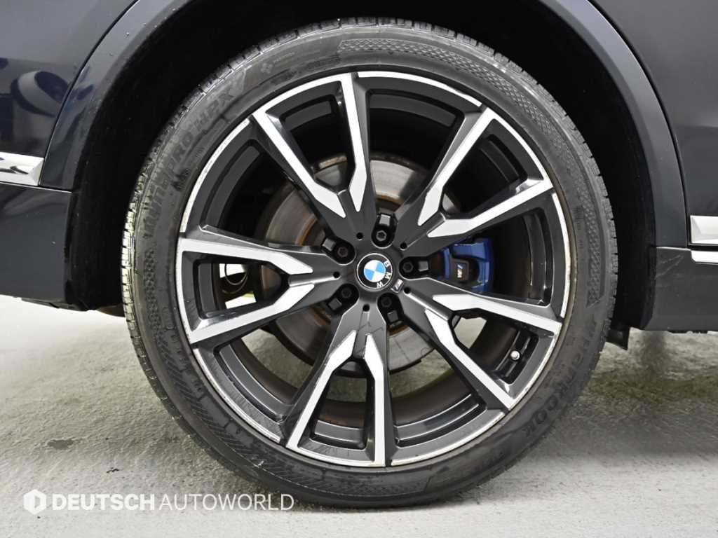 BMW X7 — photo 06
