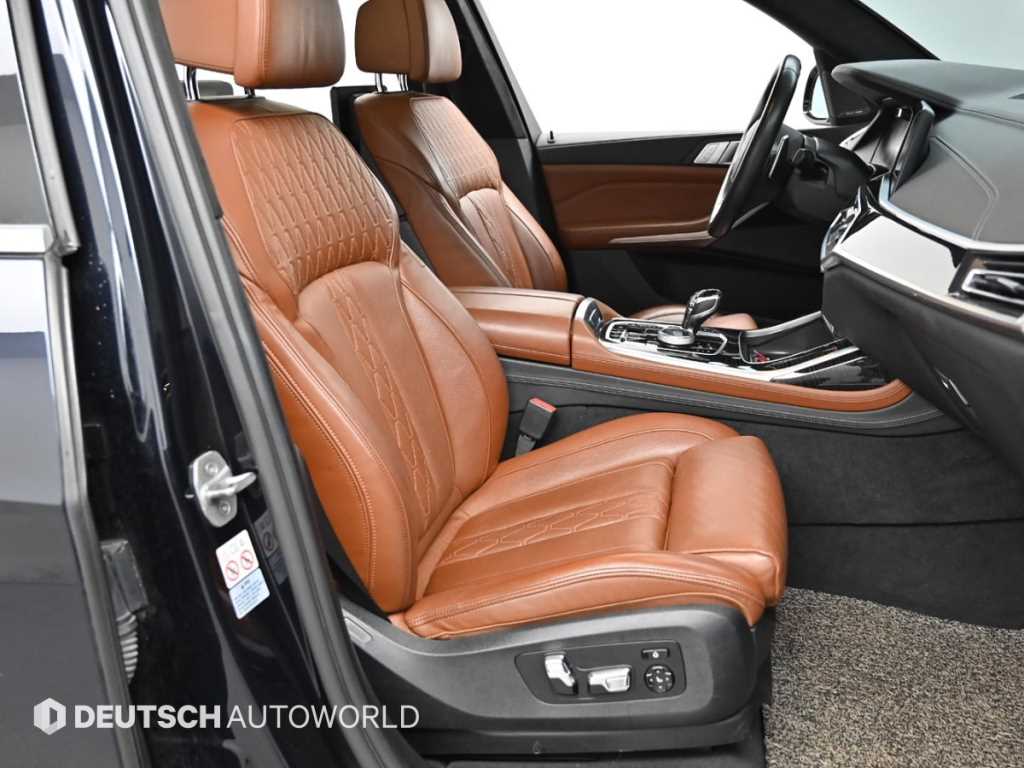BMW X7 — photo 10